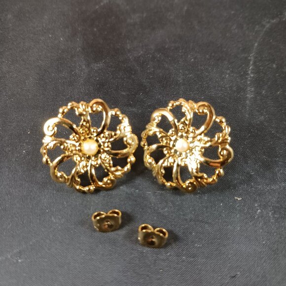 Vintage Gold Tone Flower Motif Faux Pearl Earrings - Picture 6 of 7